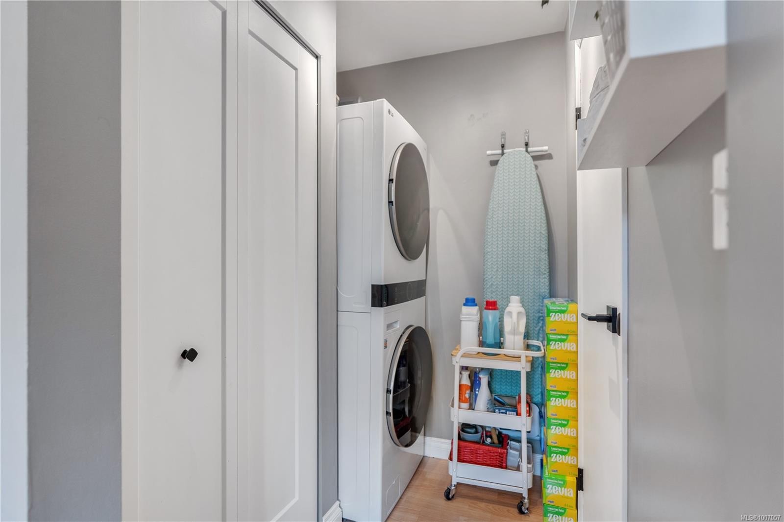 









1506


Admirals

Rd, 48,
View Royal,




BC
V9A 7B1

