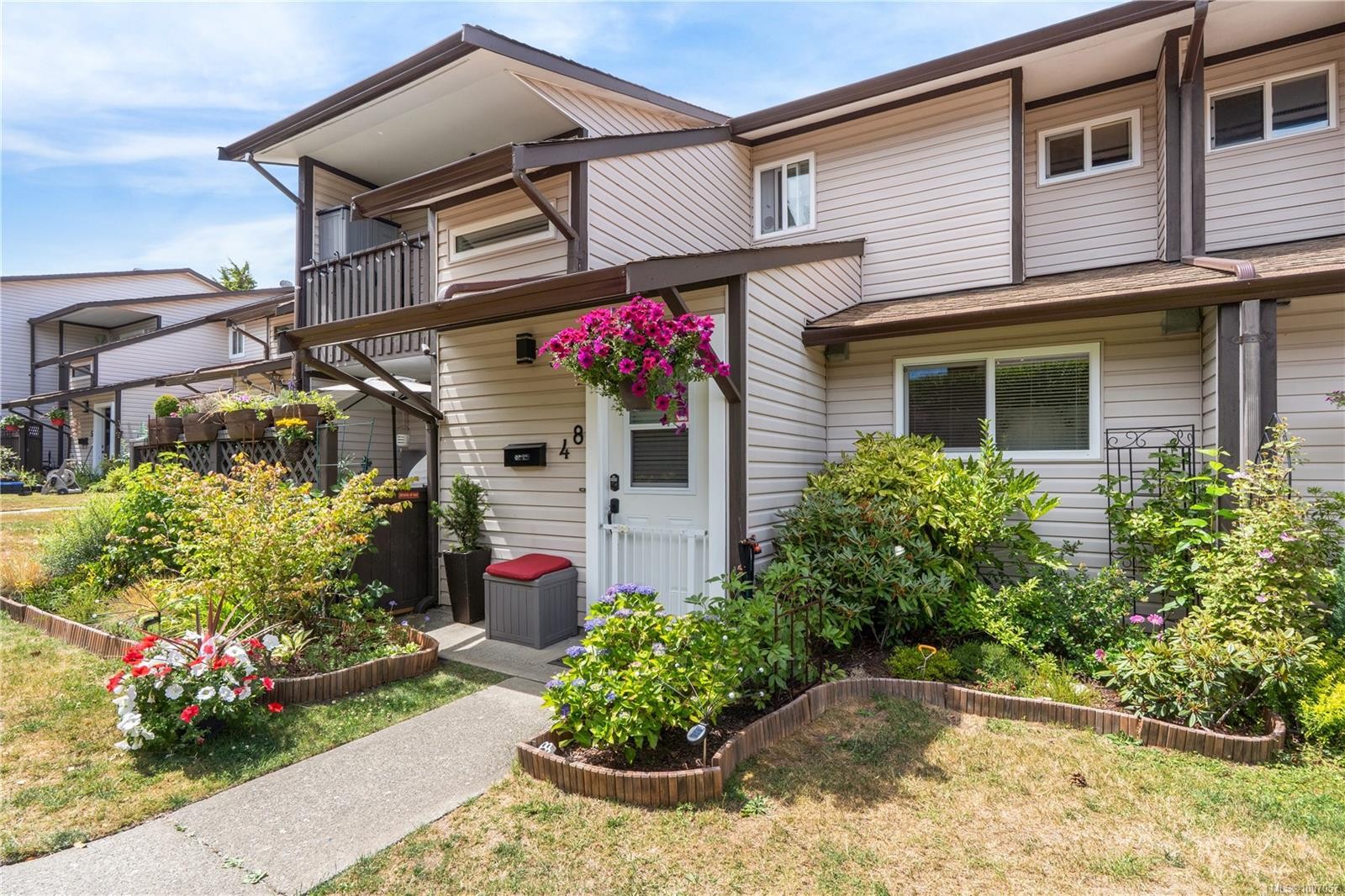 









1506


Admirals

Rd, 48,
View Royal,




BC
V9A 7B1

