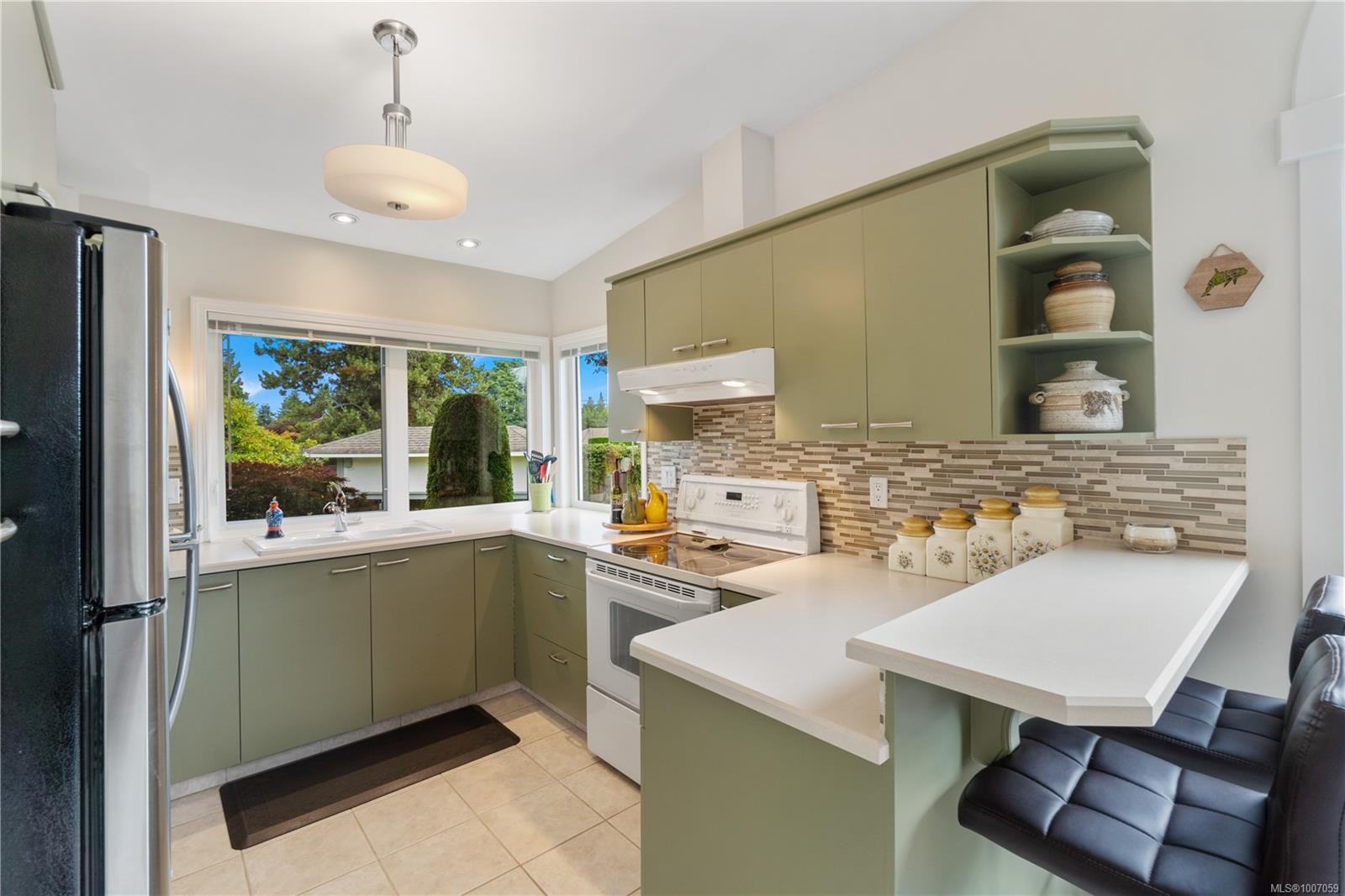 









639


Arbutus

St, 1,
Qualicum Beach,




BC
V9K 1P4

