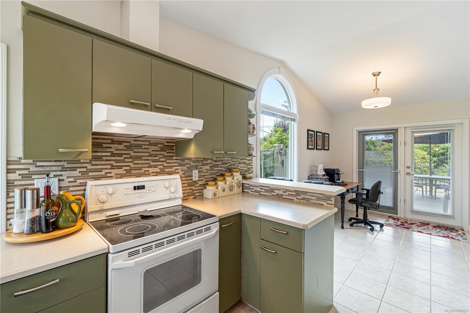









639


Arbutus

St, 1,
Qualicum Beach,




BC
V9K 1P4

