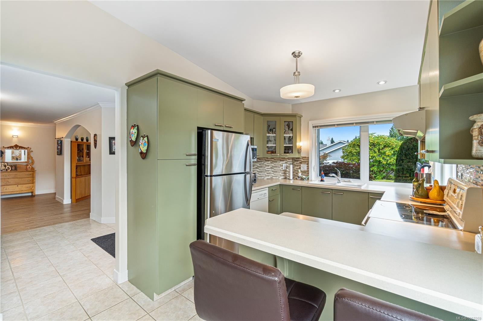 









639


Arbutus

St, 1,
Qualicum Beach,




BC
V9K 1P4

