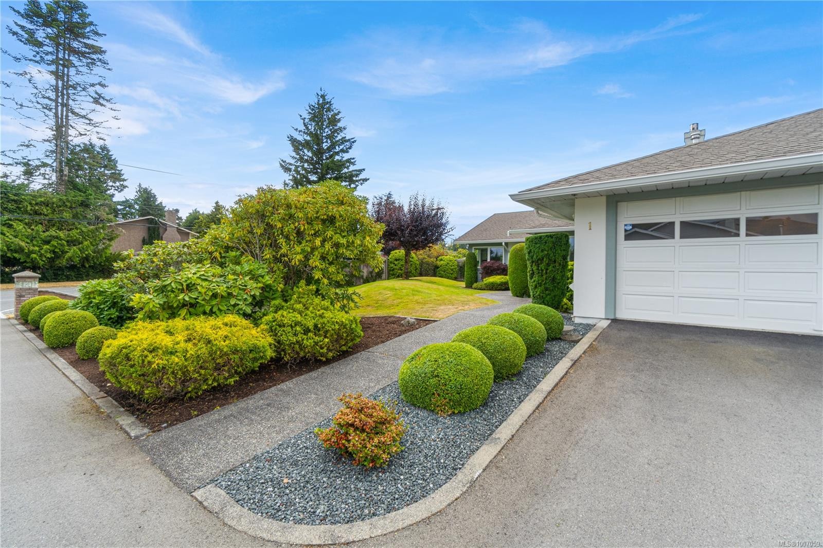 









639


Arbutus

St, 1,
Qualicum Beach,




BC
V9K 1P4

