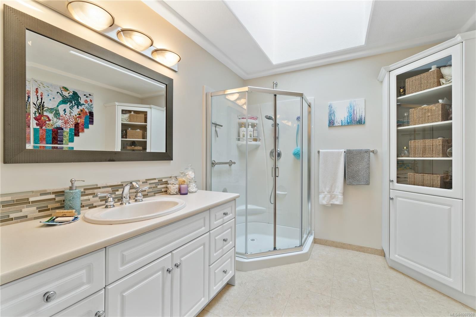 









639


Arbutus

St, 1,
Qualicum Beach,




BC
V9K 1P4

