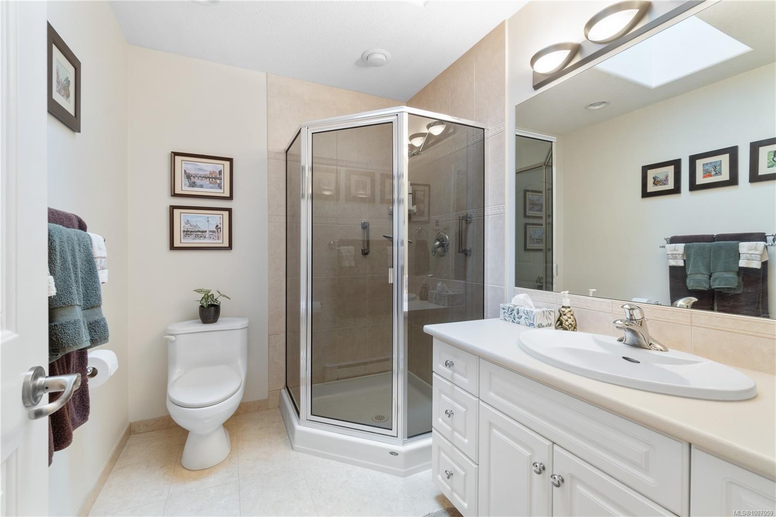 









639


Arbutus

St, 1,
Qualicum Beach,




BC
V9K 1P4

