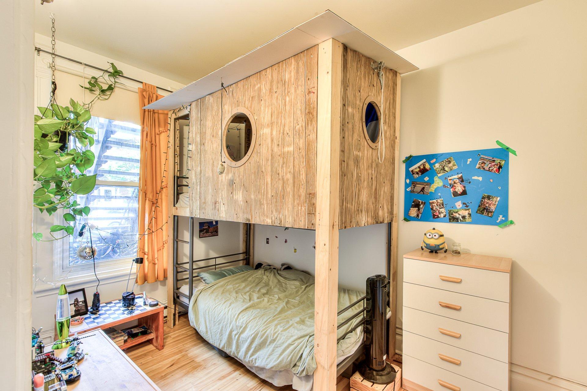 









5745

 - 5747A


Rue de Bordeaux

,
Montréal (Rosemont/La Petite-Patrie),




QC
H2G2R2

