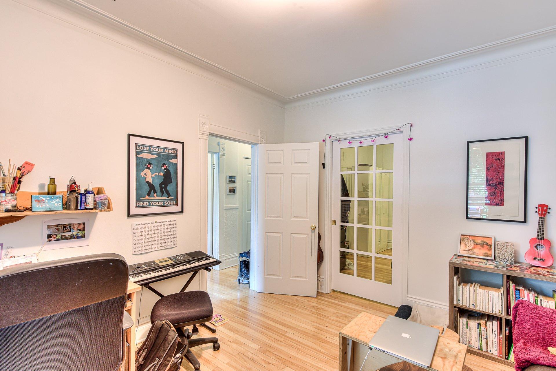 









5745

 - 5747A


Rue de Bordeaux

,
Montréal (Rosemont/La Petite-Patrie),




QC
H2G2R2

