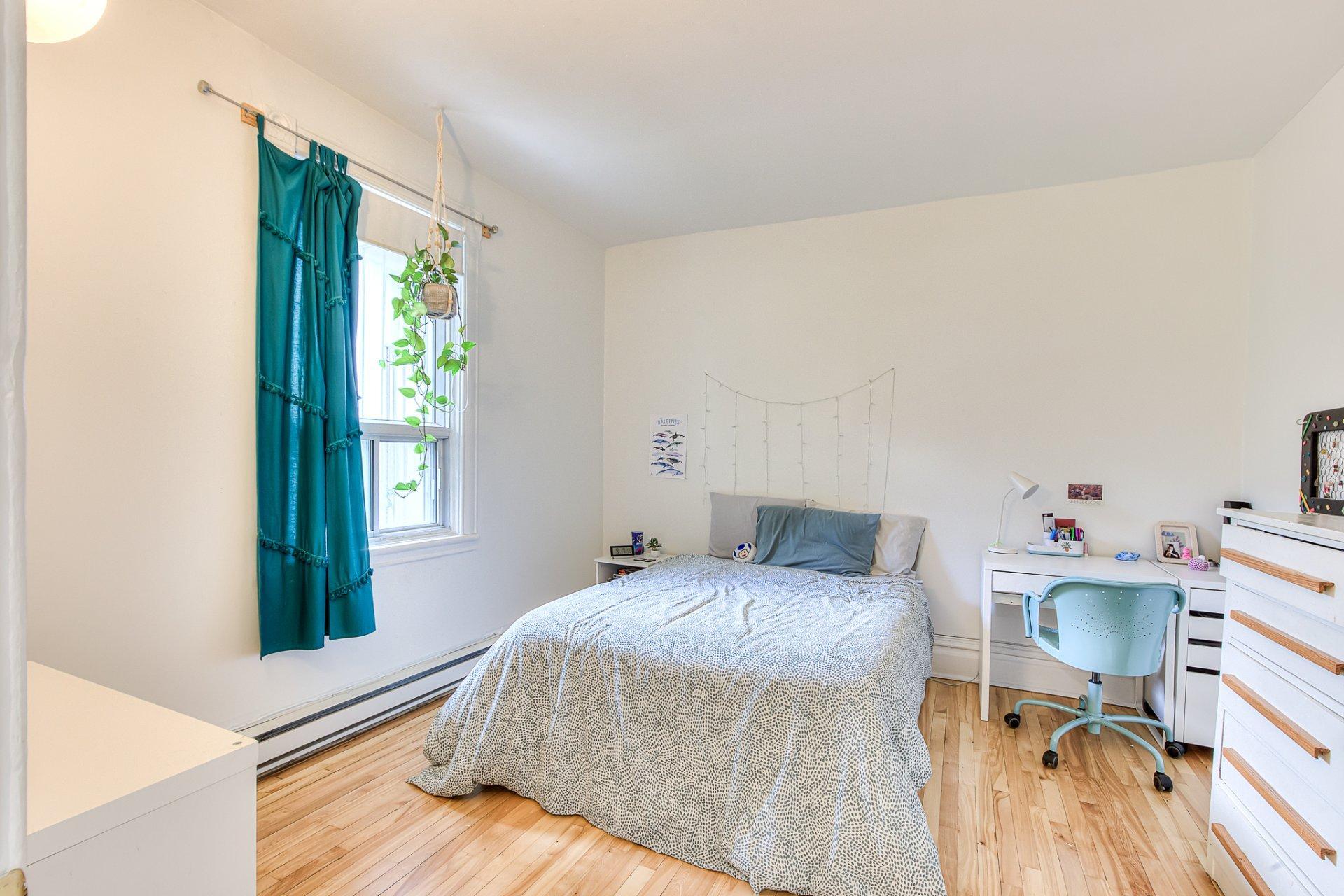 









5745

 - 5747A


Rue de Bordeaux

,
Montréal (Rosemont/La Petite-Patrie),




QC
H2G2R2

