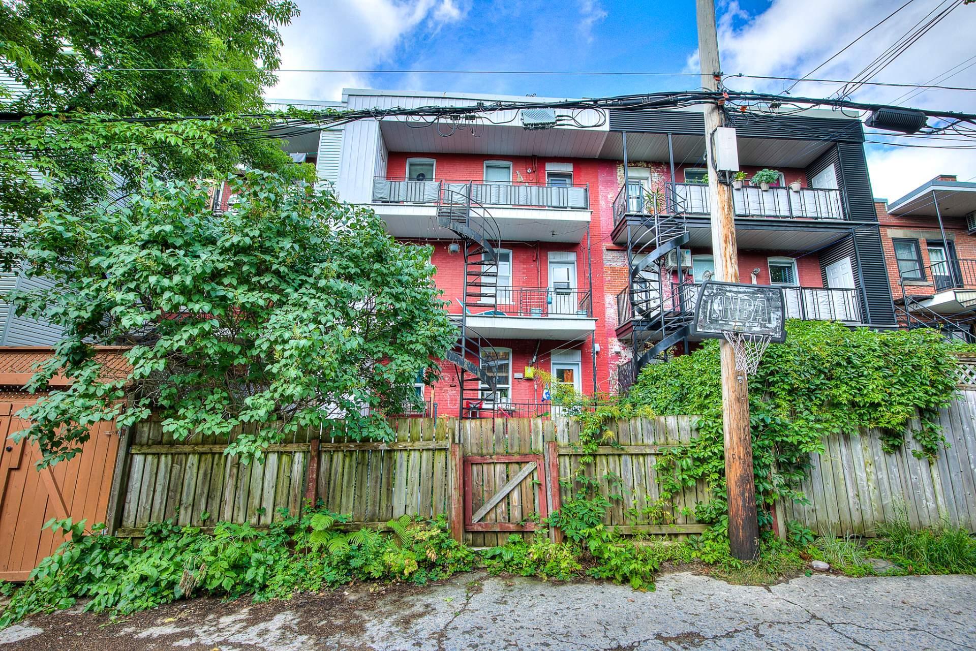 









5745

 - 5747A


Rue de Bordeaux

,
Montréal (Rosemont/La Petite-Patrie),




QC
H2G2R2

