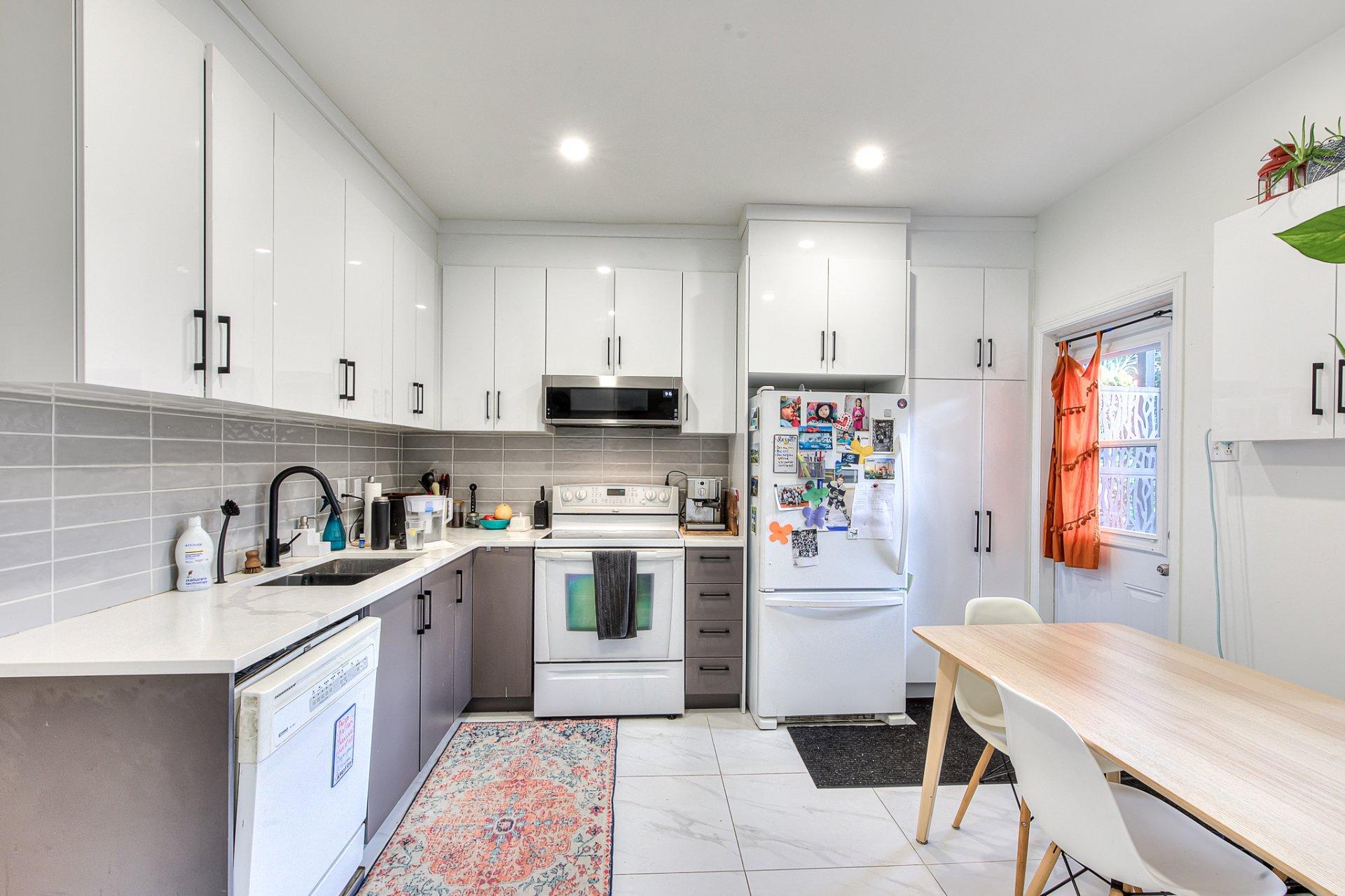 









5745

 - 5747A


Rue de Bordeaux

,
Montréal (Rosemont/La Petite-Patrie),




QC
H2G2R2

