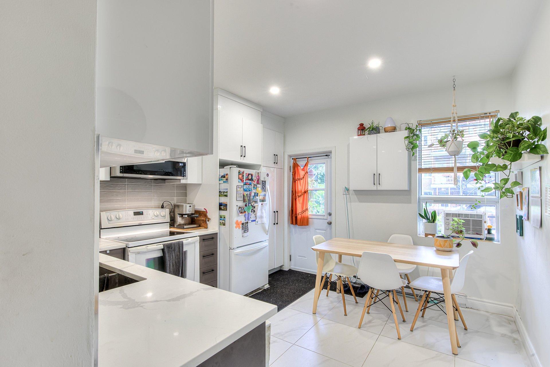 









5745

 - 5747A


Rue de Bordeaux

,
Montréal (Rosemont/La Petite-Patrie),




QC
H2G2R2

