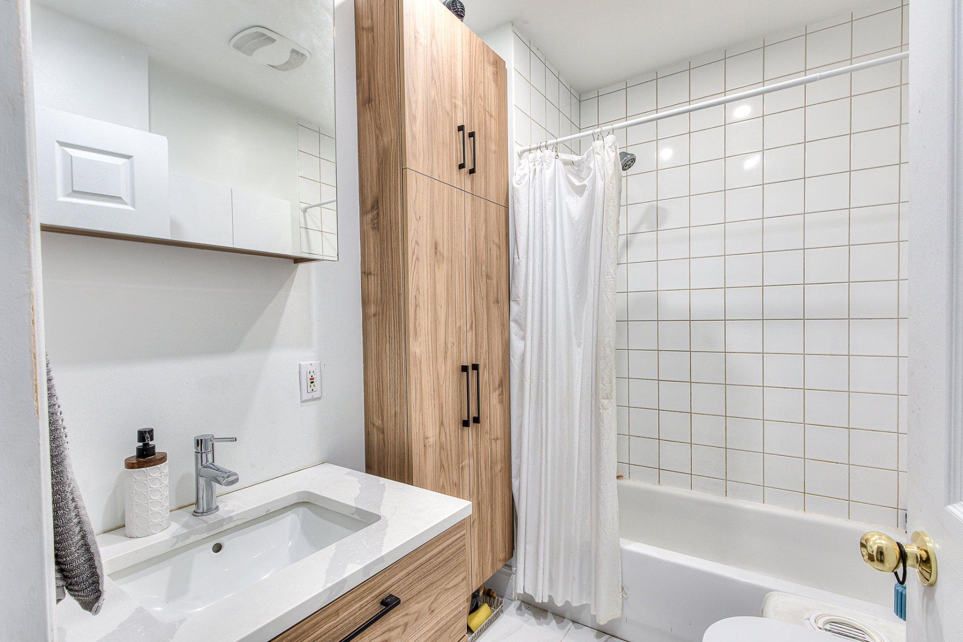 









5745

 - 5747A


Rue de Bordeaux

,
Montréal (Rosemont/La Petite-Patrie),




QC
H2G2R2

