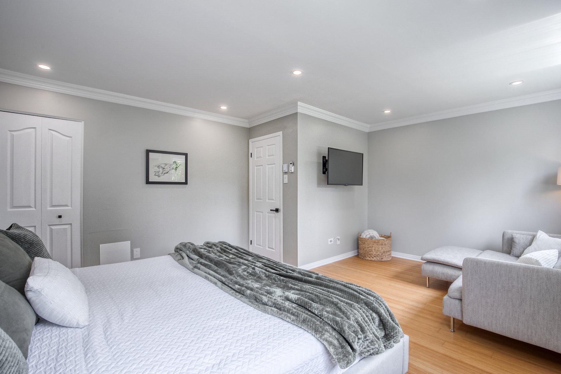 









836


Rue F.-X.-Garneau

,
Sainte-Julie,




QC
J3E1N6

