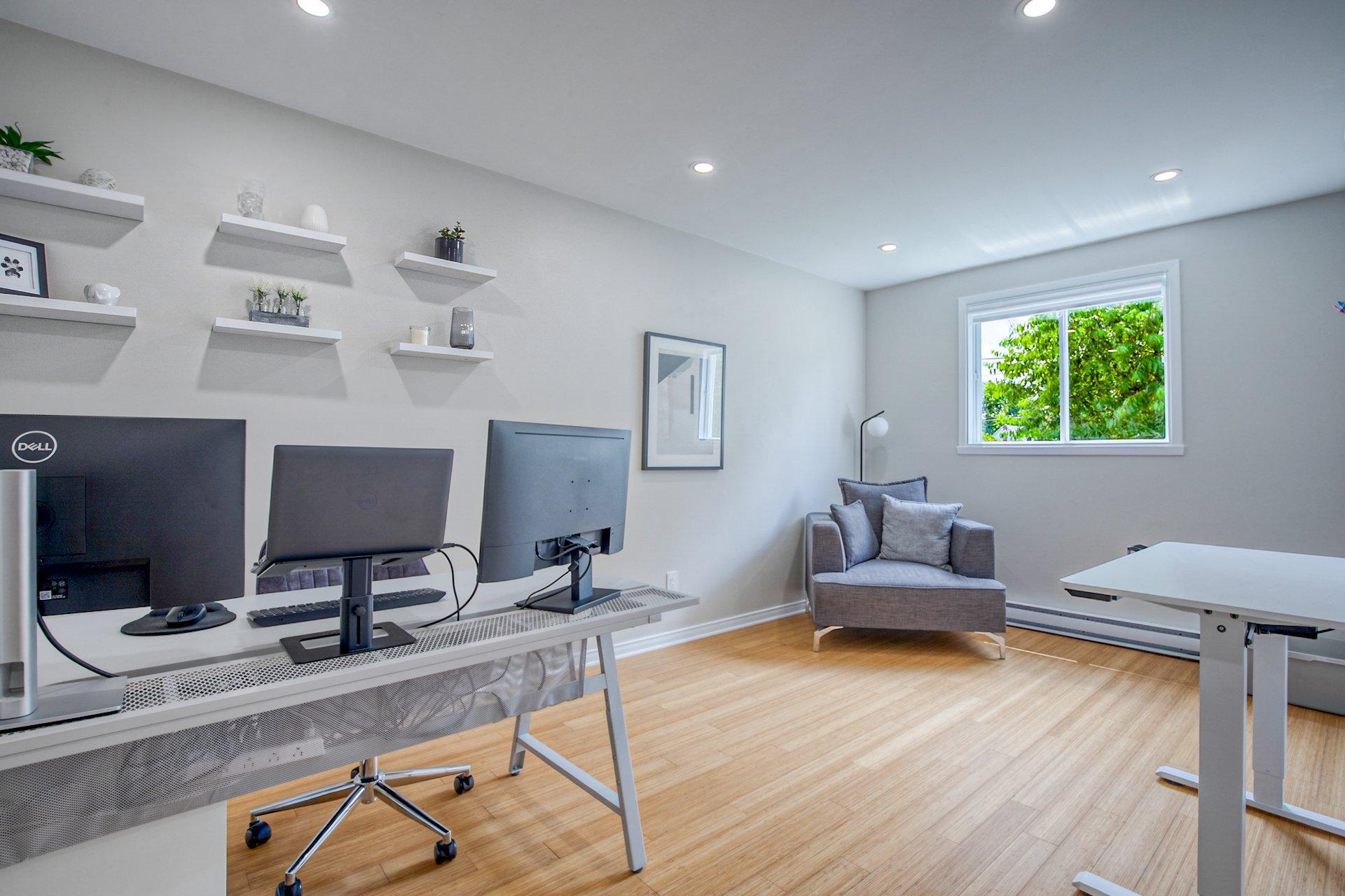 









836


Rue F.-X.-Garneau

,
Sainte-Julie,




QC
J3E1N6

