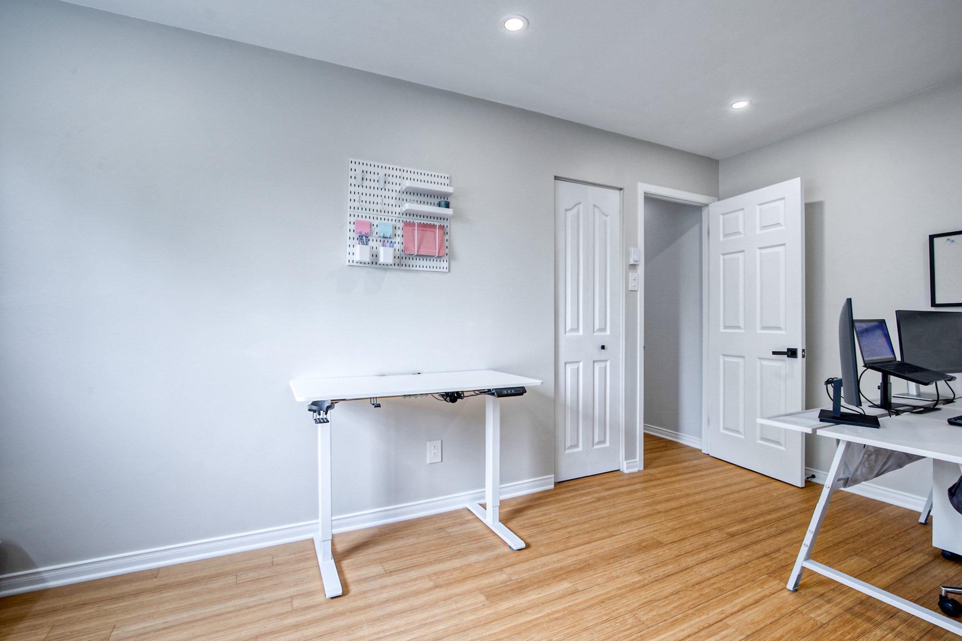 









836


Rue F.-X.-Garneau

,
Sainte-Julie,




QC
J3E1N6

