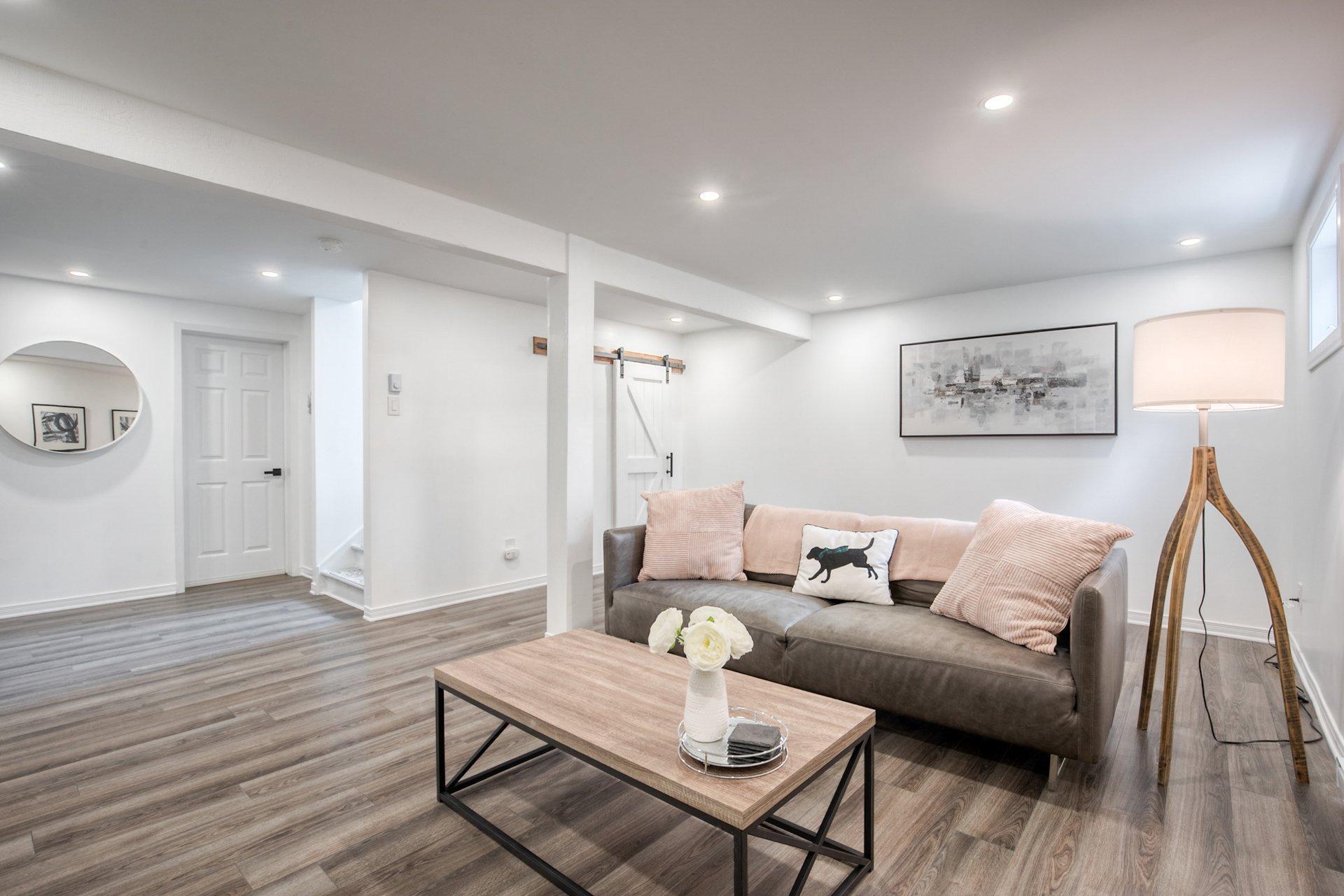 









836


Rue F.-X.-Garneau

,
Sainte-Julie,




QC
J3E1N6

