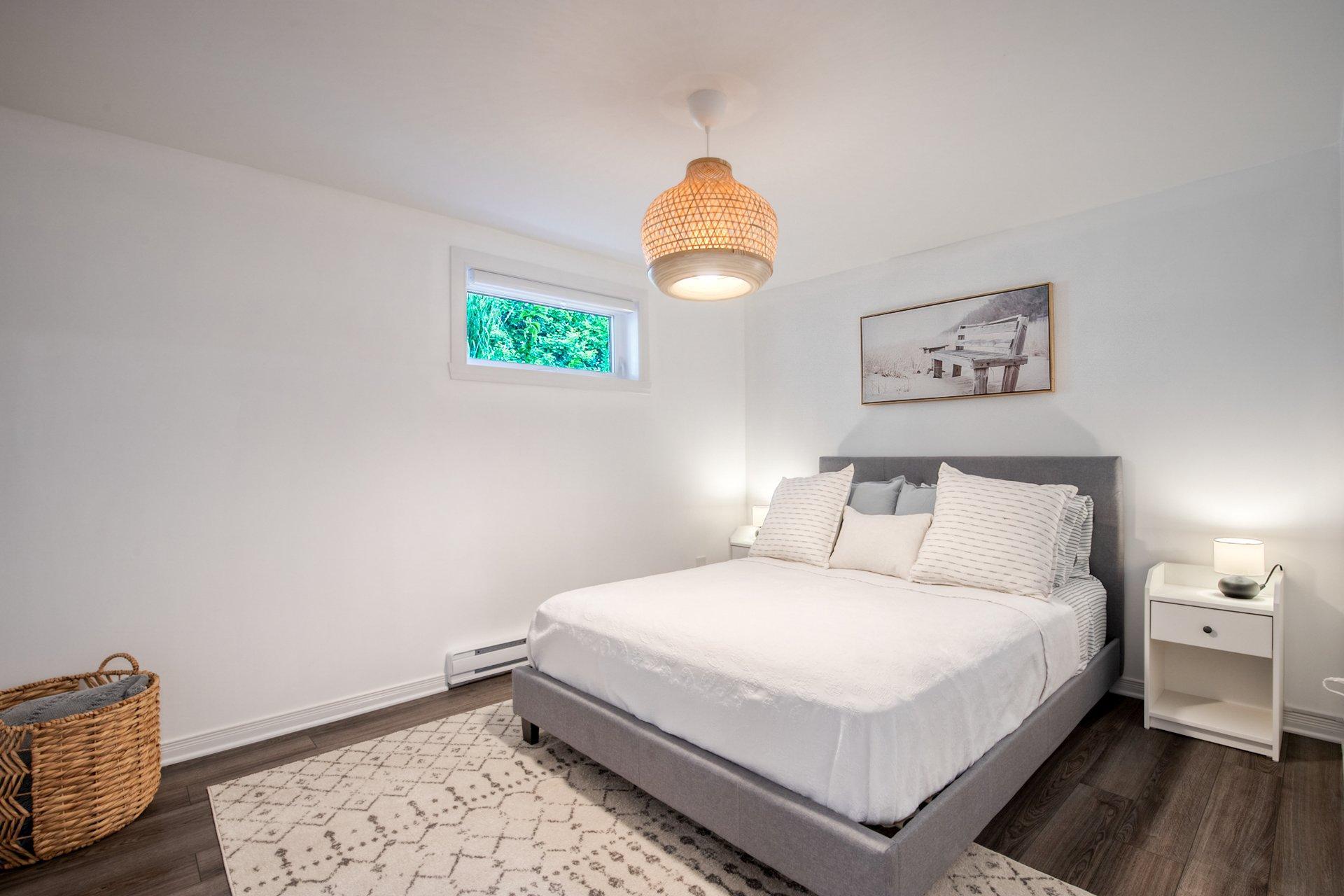 









836


Rue F.-X.-Garneau

,
Sainte-Julie,




QC
J3E1N6

