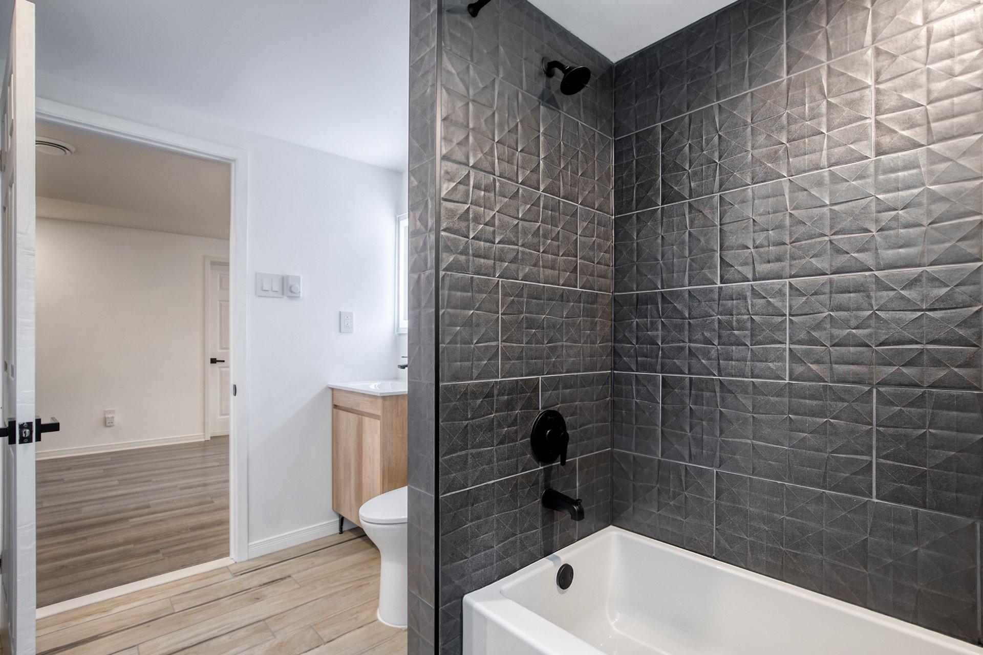 









836


Rue F.-X.-Garneau

,
Sainte-Julie,




QC
J3E1N6


