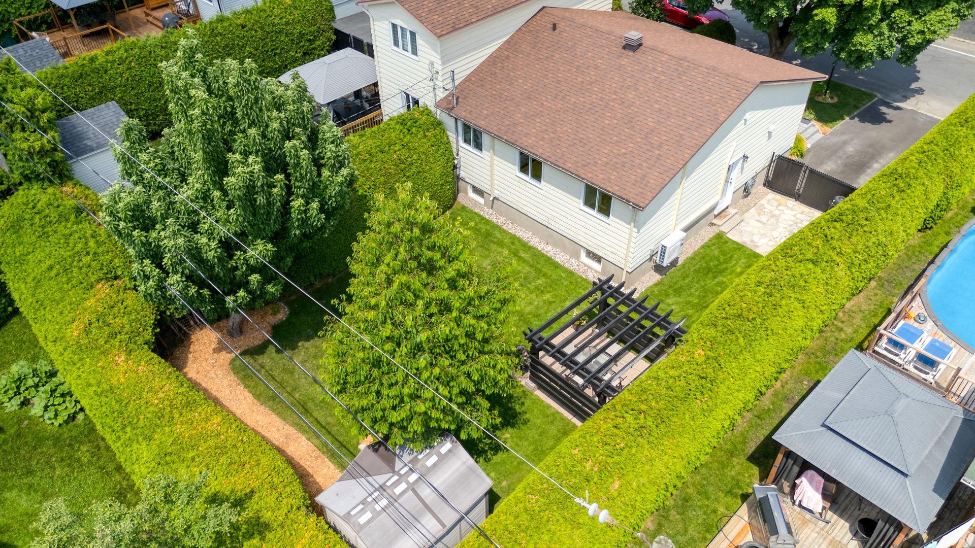 









836


Rue F.-X.-Garneau

,
Sainte-Julie,




QC
J3E1N6


