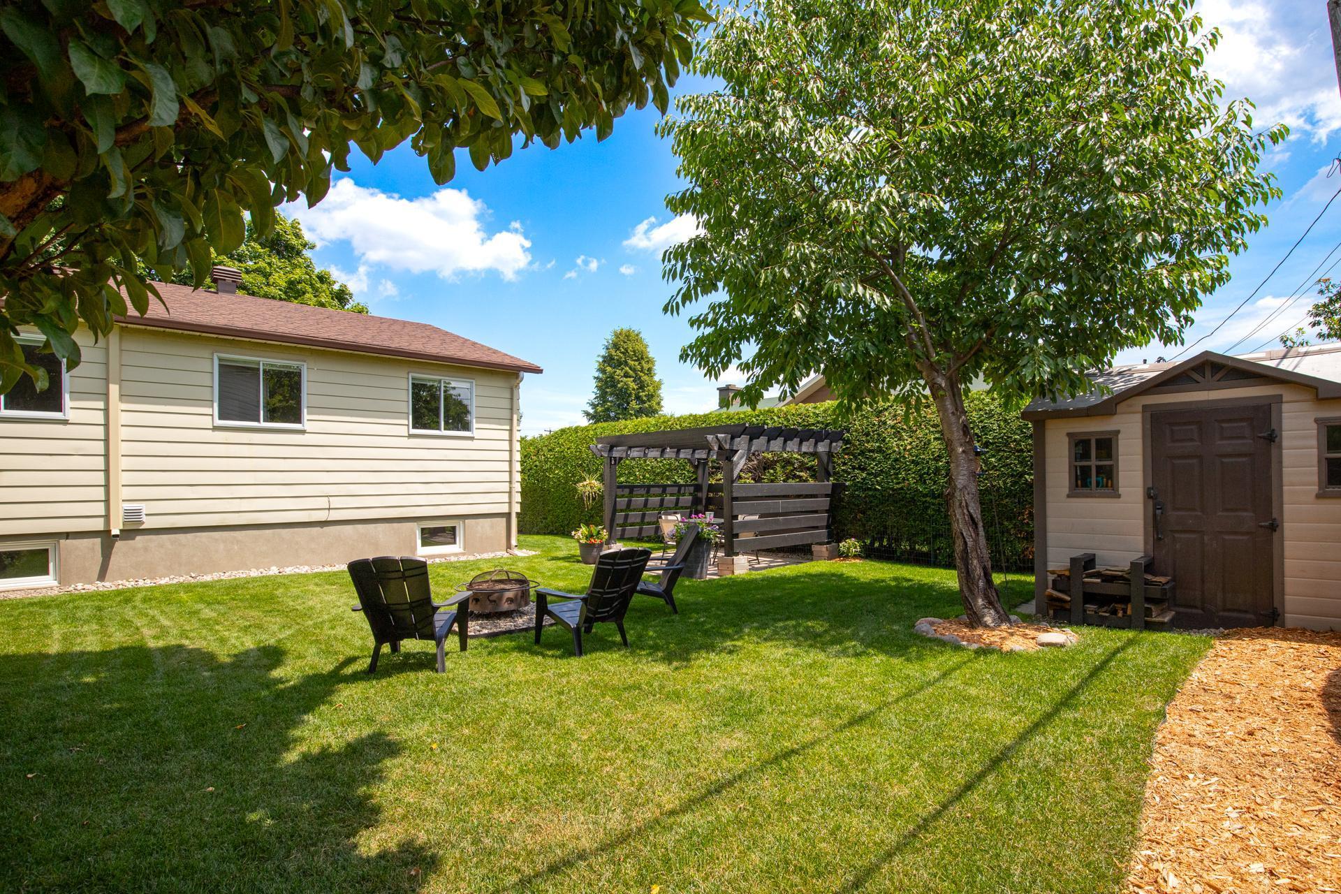 









836


Rue F.-X.-Garneau

,
Sainte-Julie,




QC
J3E1N6

