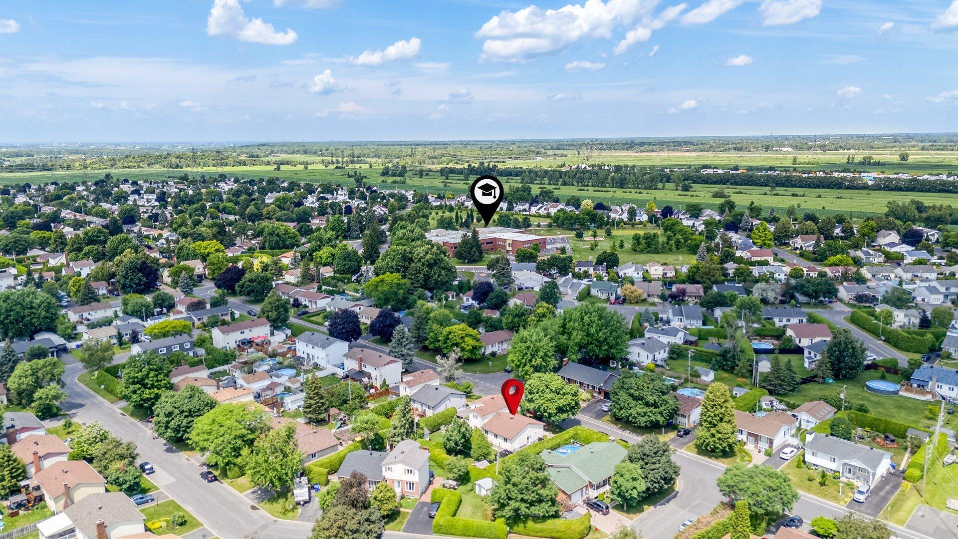 









836


Rue F.-X.-Garneau

,
Sainte-Julie,




QC
J3E1N6

