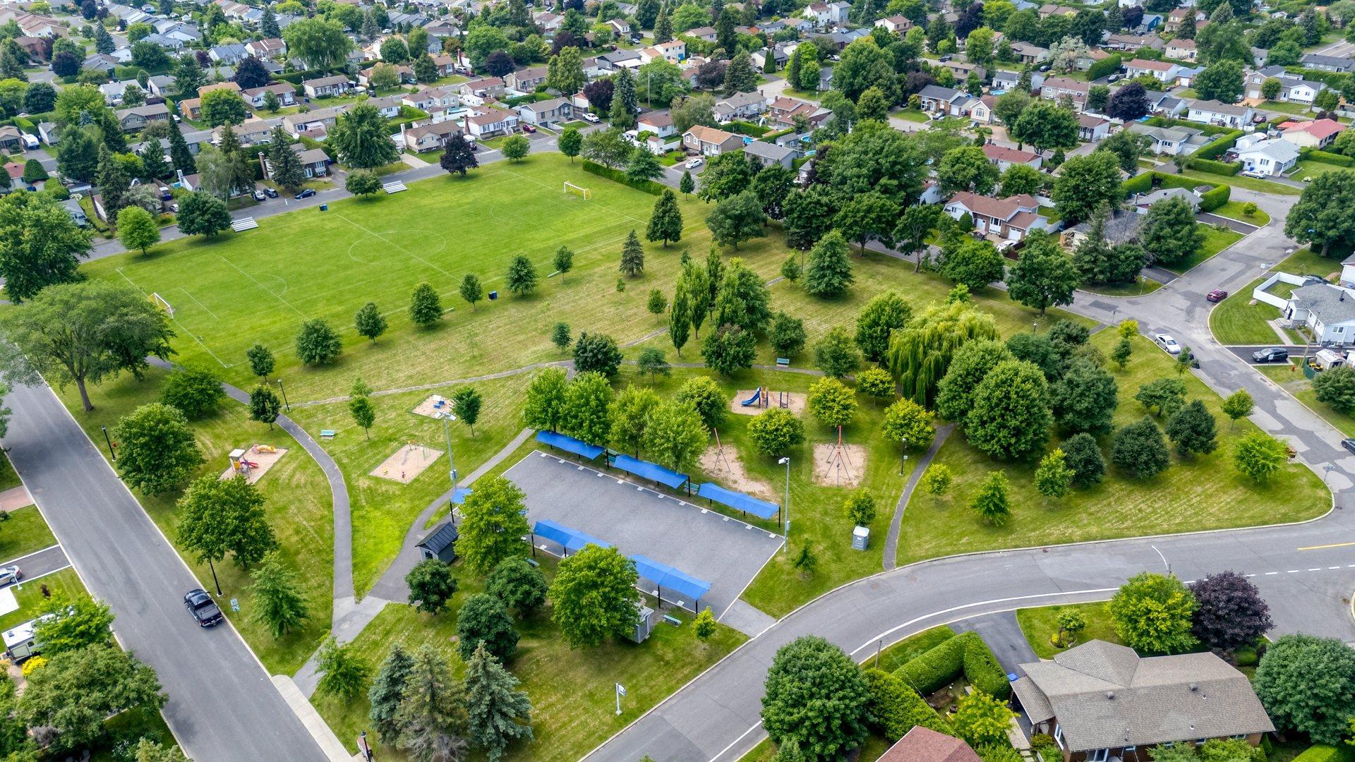 









836


Rue F.-X.-Garneau

,
Sainte-Julie,




QC
J3E1N6

