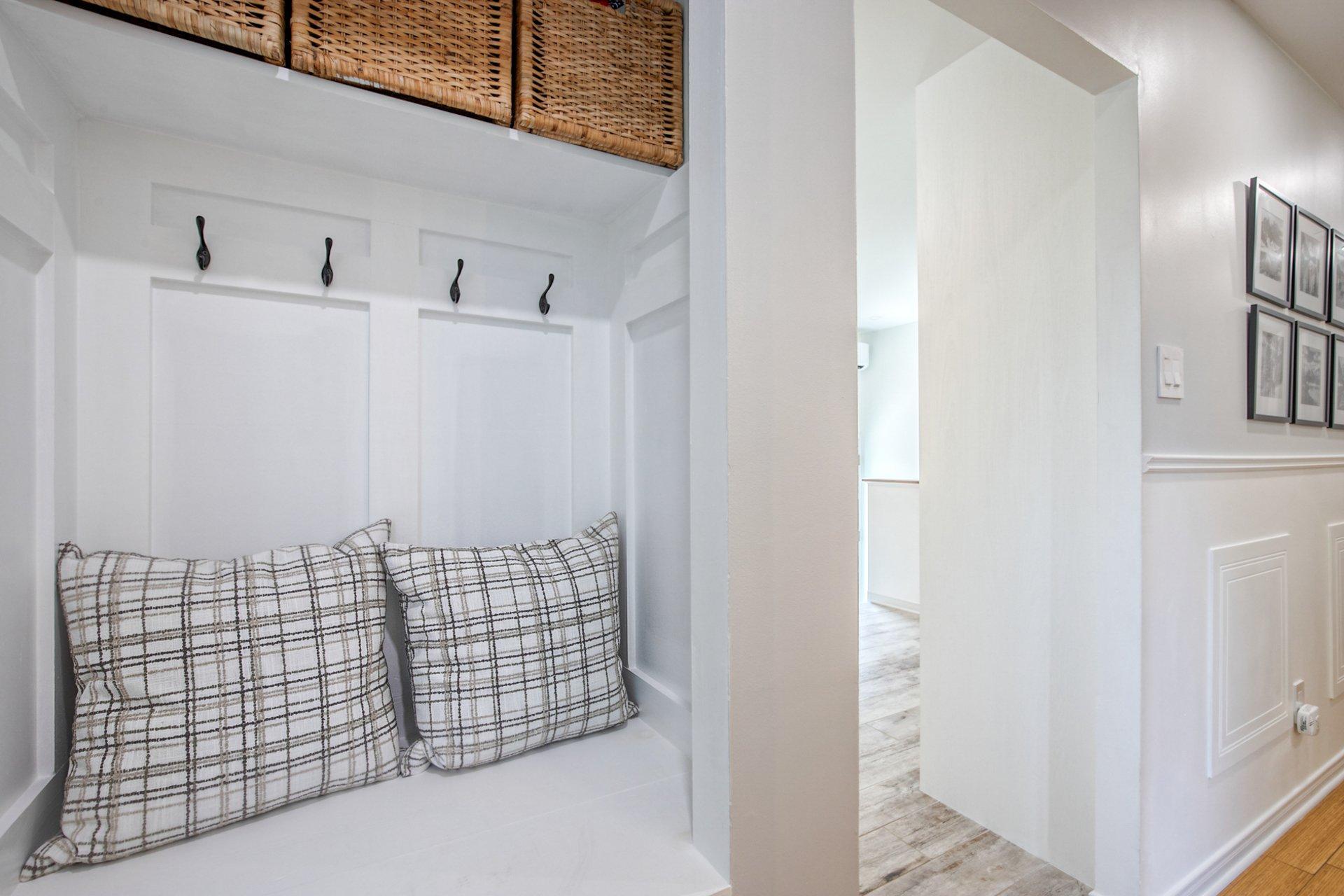 









836


Rue F.-X.-Garneau

,
Sainte-Julie,




QC
J3E1N6

