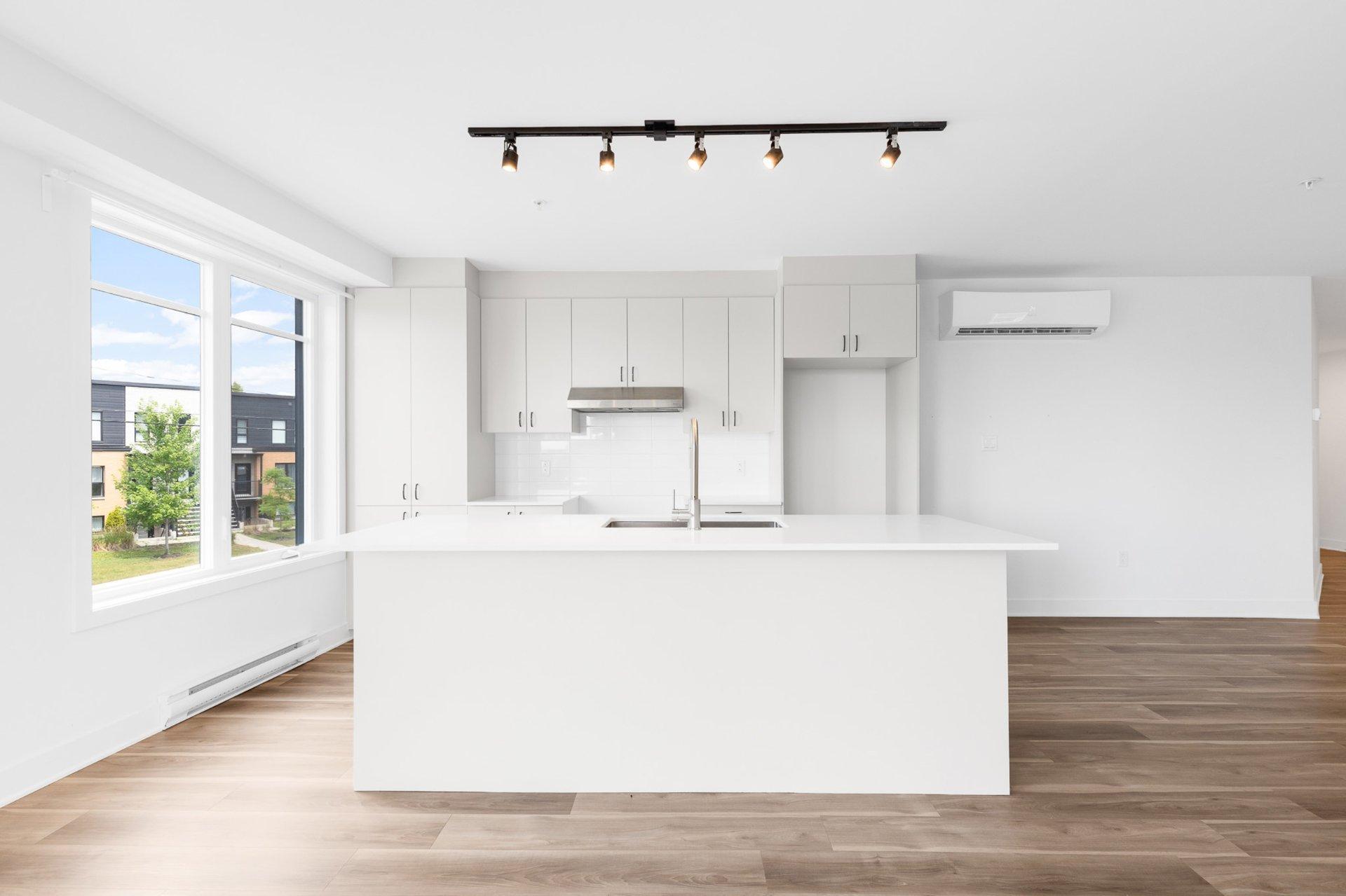 









140


Boul. St-Elzear O.

, 304,
Laval (Vimont),




QC
H7M1E8

