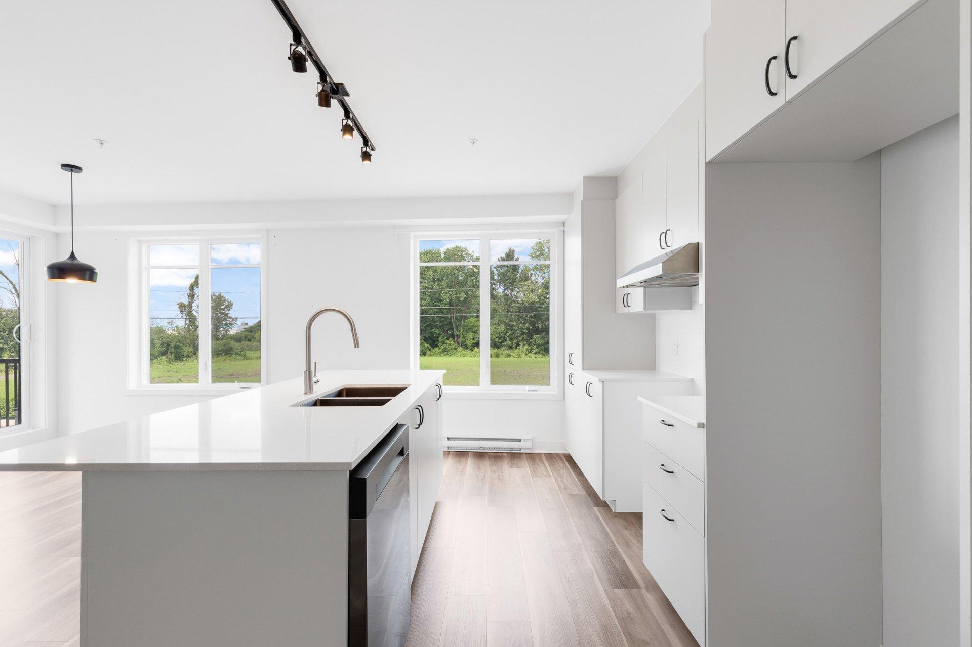 









140


Boul. St-Elzear O.

, 304,
Laval (Vimont),




QC
H7M1E8

