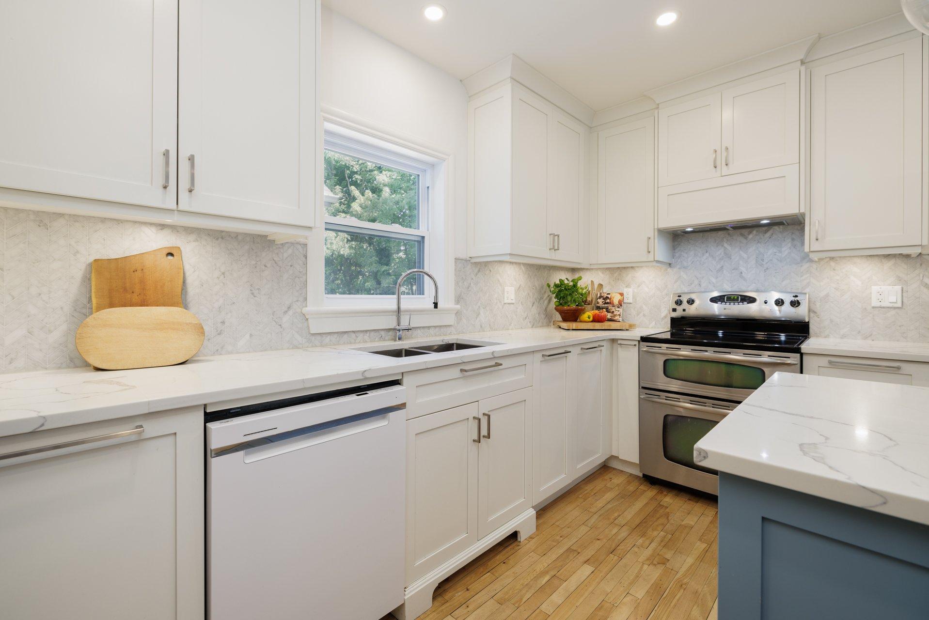 









29


Av. Brunet

,
Pointe-Claire,




QC
H9S4T4

