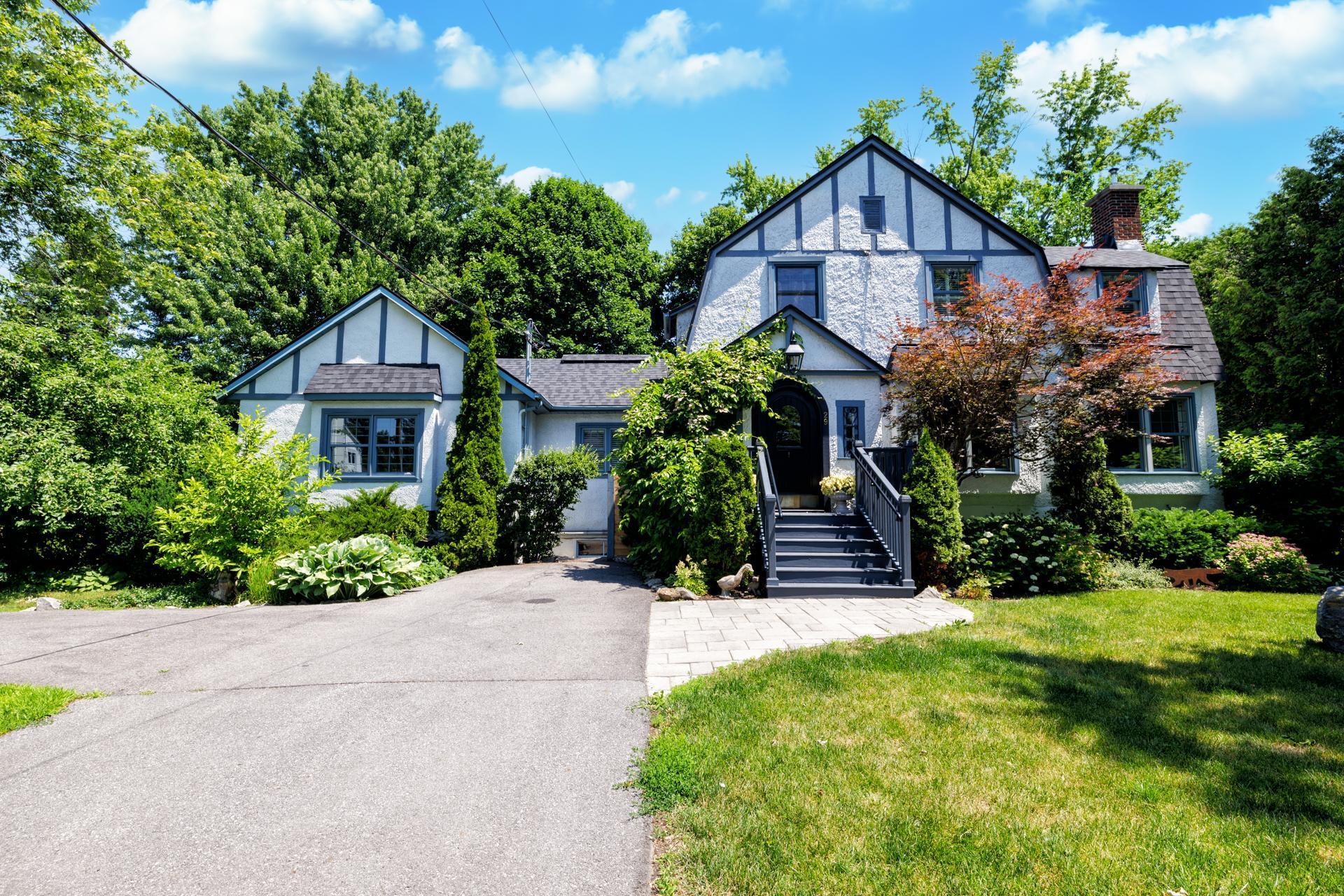









29


Av. Brunet

,
Pointe-Claire,




QC
H9S4T4

