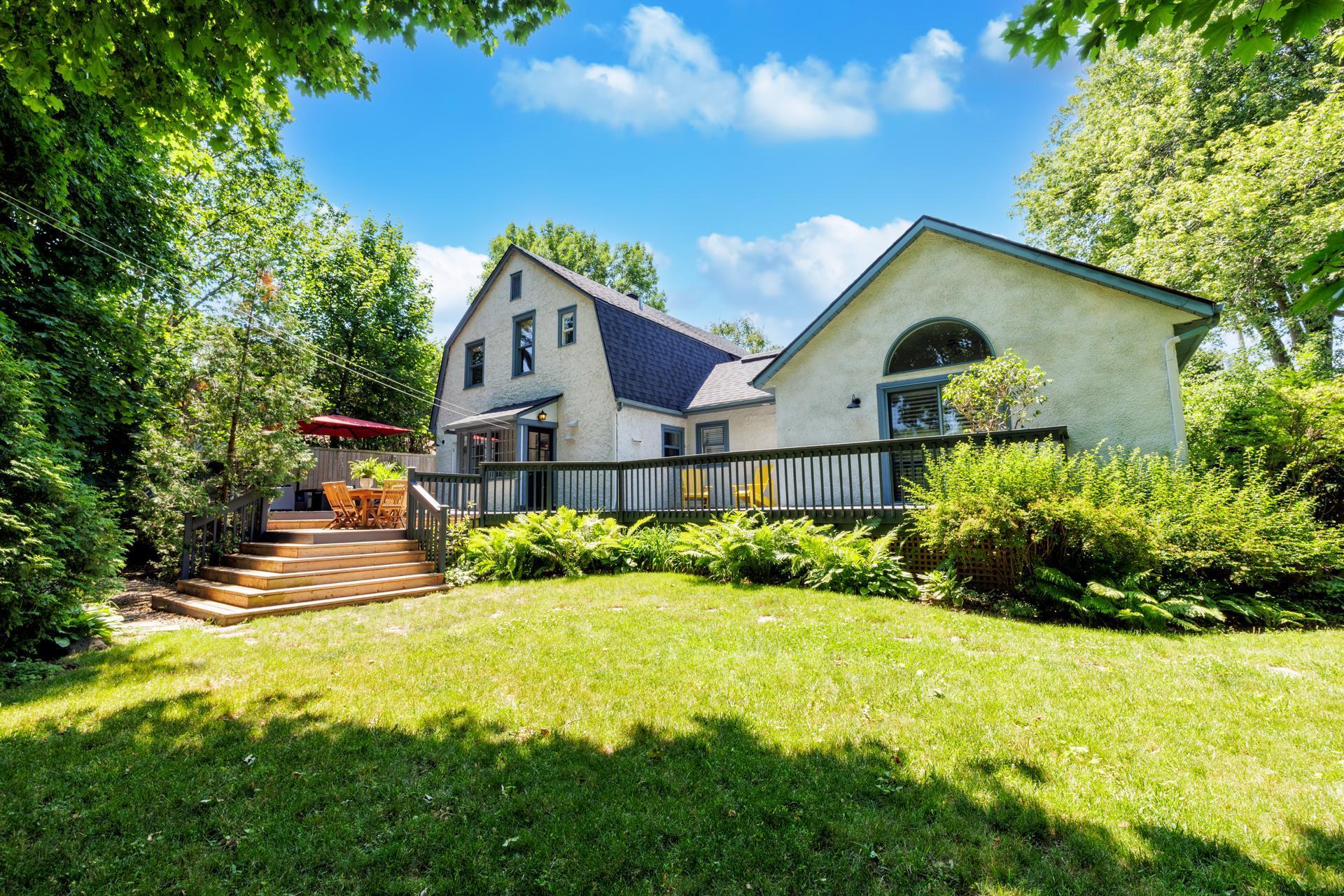 









29


Av. Brunet

,
Pointe-Claire,




QC
H9S4T4

