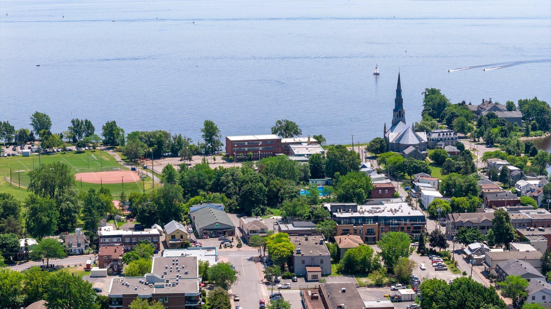 









29


Av. Brunet

,
Pointe-Claire,




QC
H9S4T4

