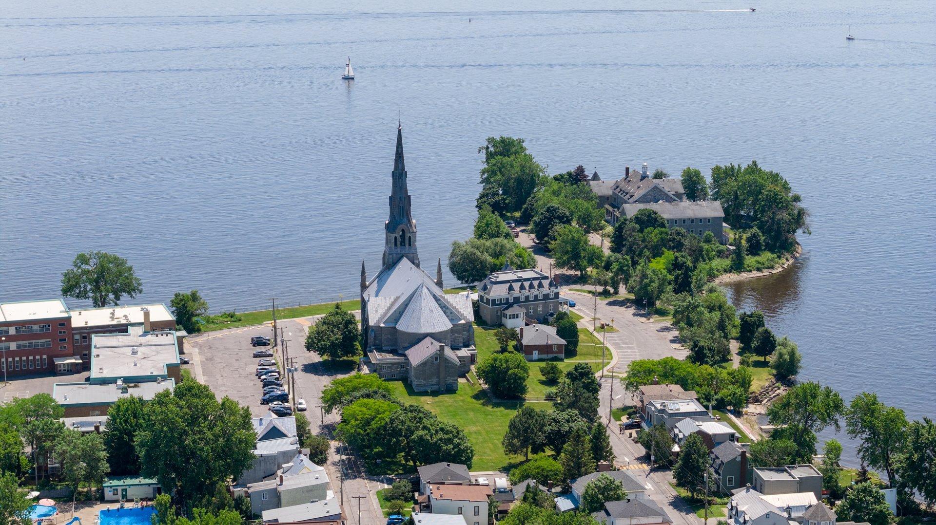 









29


Av. Brunet

,
Pointe-Claire,




QC
H9S4T4


