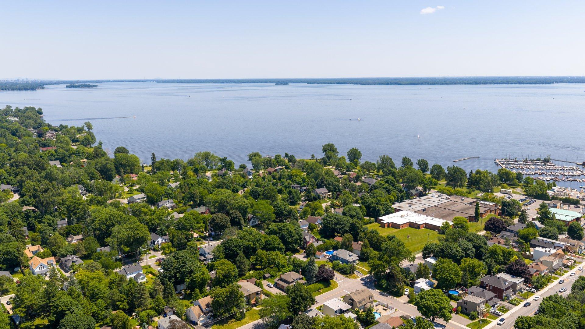 









29


Av. Brunet

,
Pointe-Claire,




QC
H9S4T4

