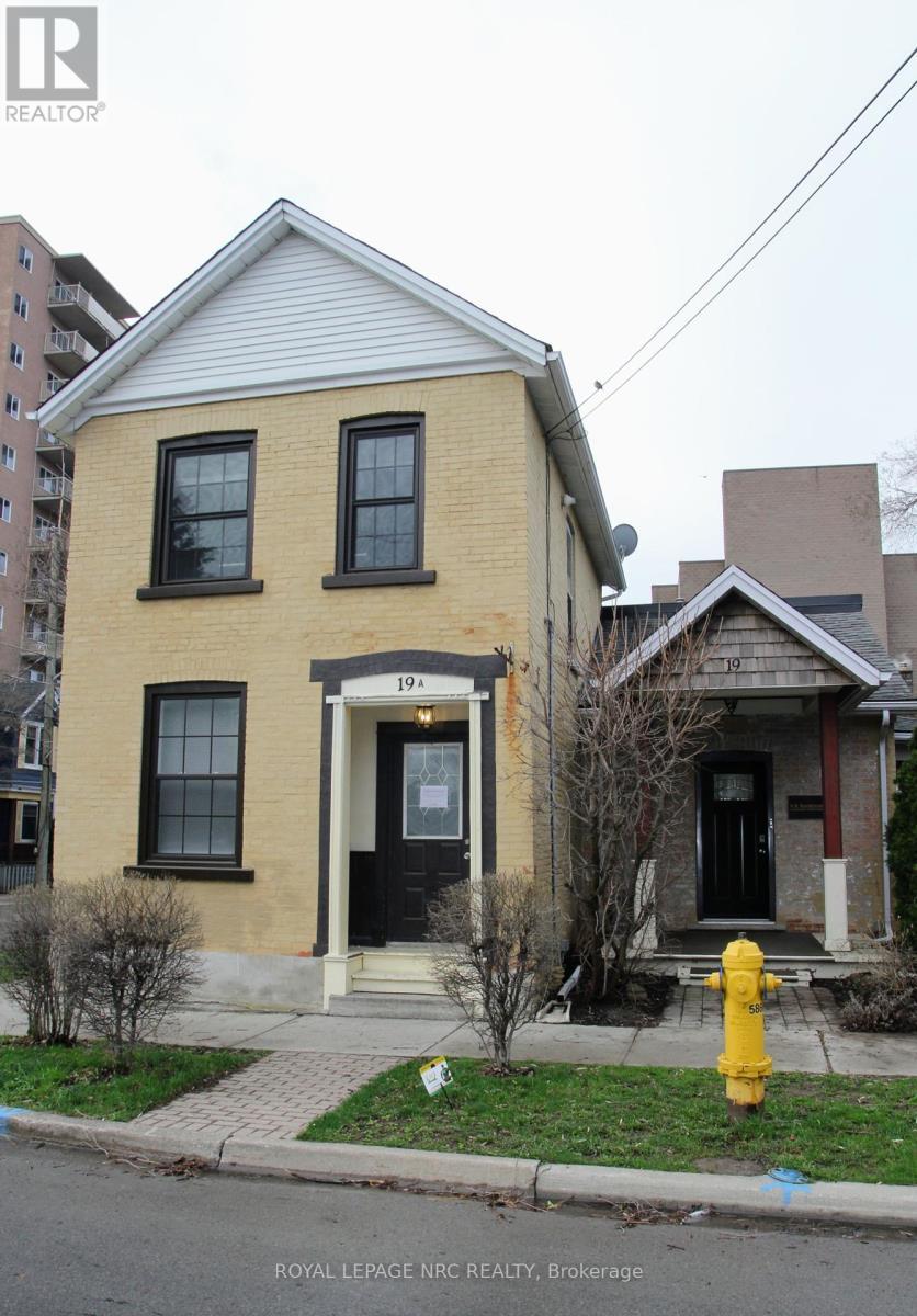 












19 COURT STREET

,
St. Catharines (Downtown),




Ontario
L2R4R5

