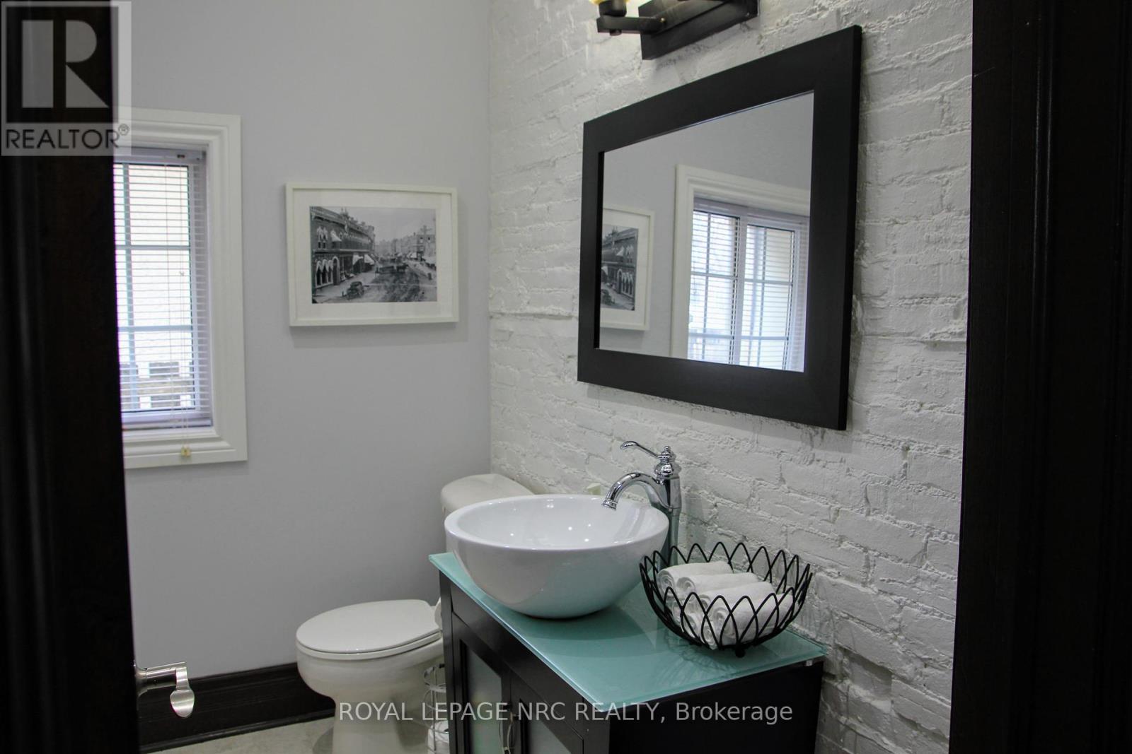 












19 COURT STREET

,
St. Catharines (Downtown),




Ontario
L2R4R5

