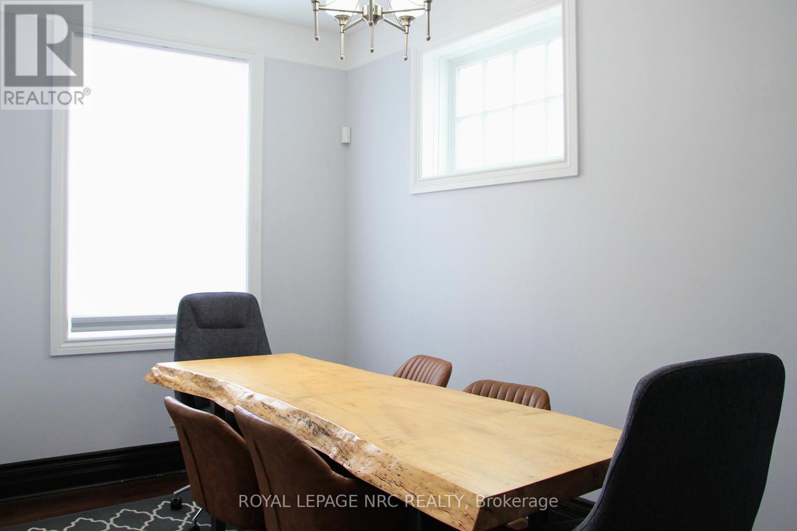 












19 COURT STREET

,
St. Catharines (Downtown),




Ontario
L2R4R5

