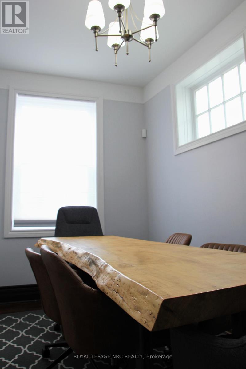 












19 COURT STREET

,
St. Catharines (Downtown),




Ontario
L2R4R5

