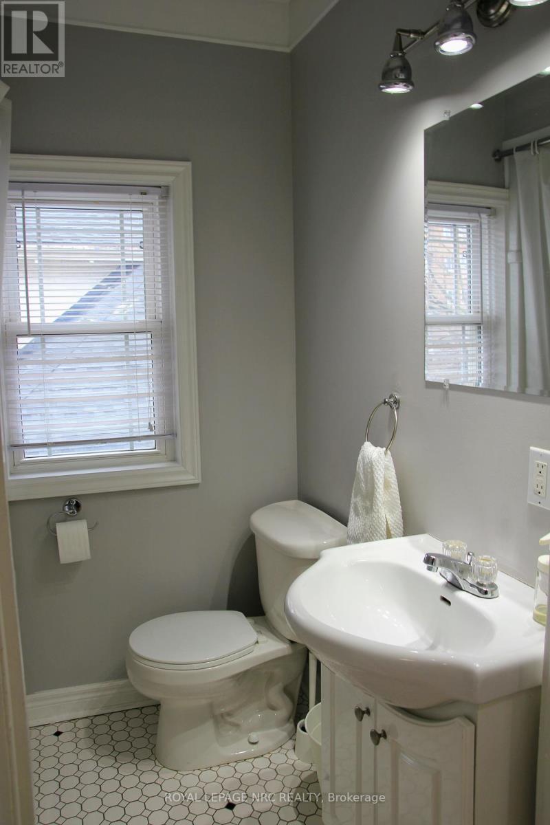 












19 COURT STREET

,
St. Catharines (Downtown),




Ontario
L2R4R5

