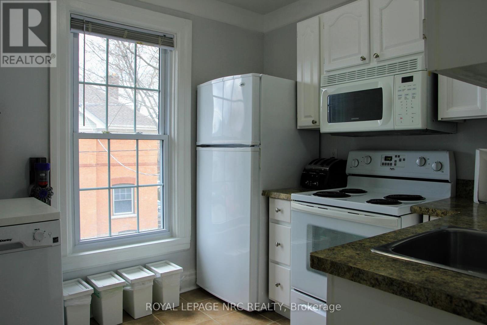 












19 COURT STREET

,
St. Catharines (Downtown),




Ontario
L2R4R5

