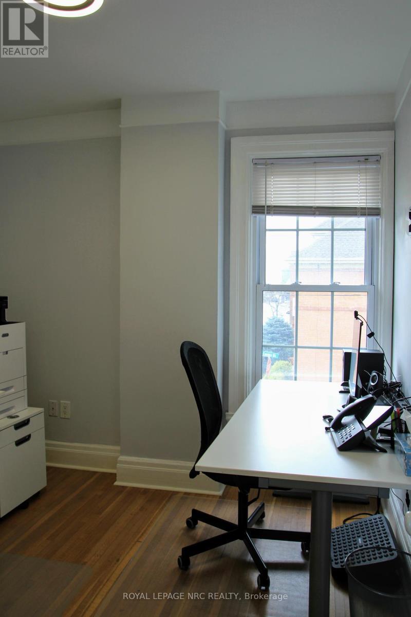 












19 COURT STREET

,
St. Catharines (Downtown),




Ontario
L2R4R5

