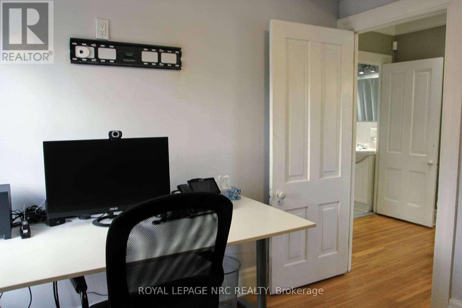 












19 COURT STREET

,
St. Catharines (Downtown),




Ontario
L2R4R5

