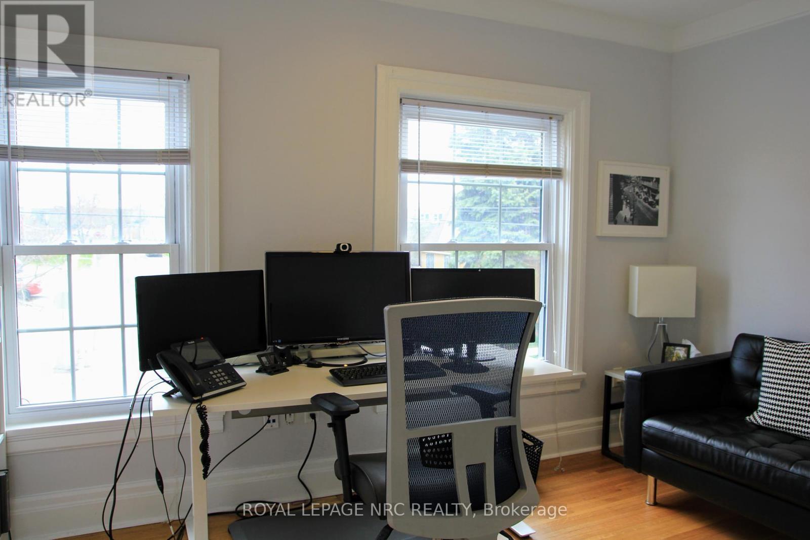 












19 COURT STREET

,
St. Catharines (Downtown),




Ontario
L2R4R5

