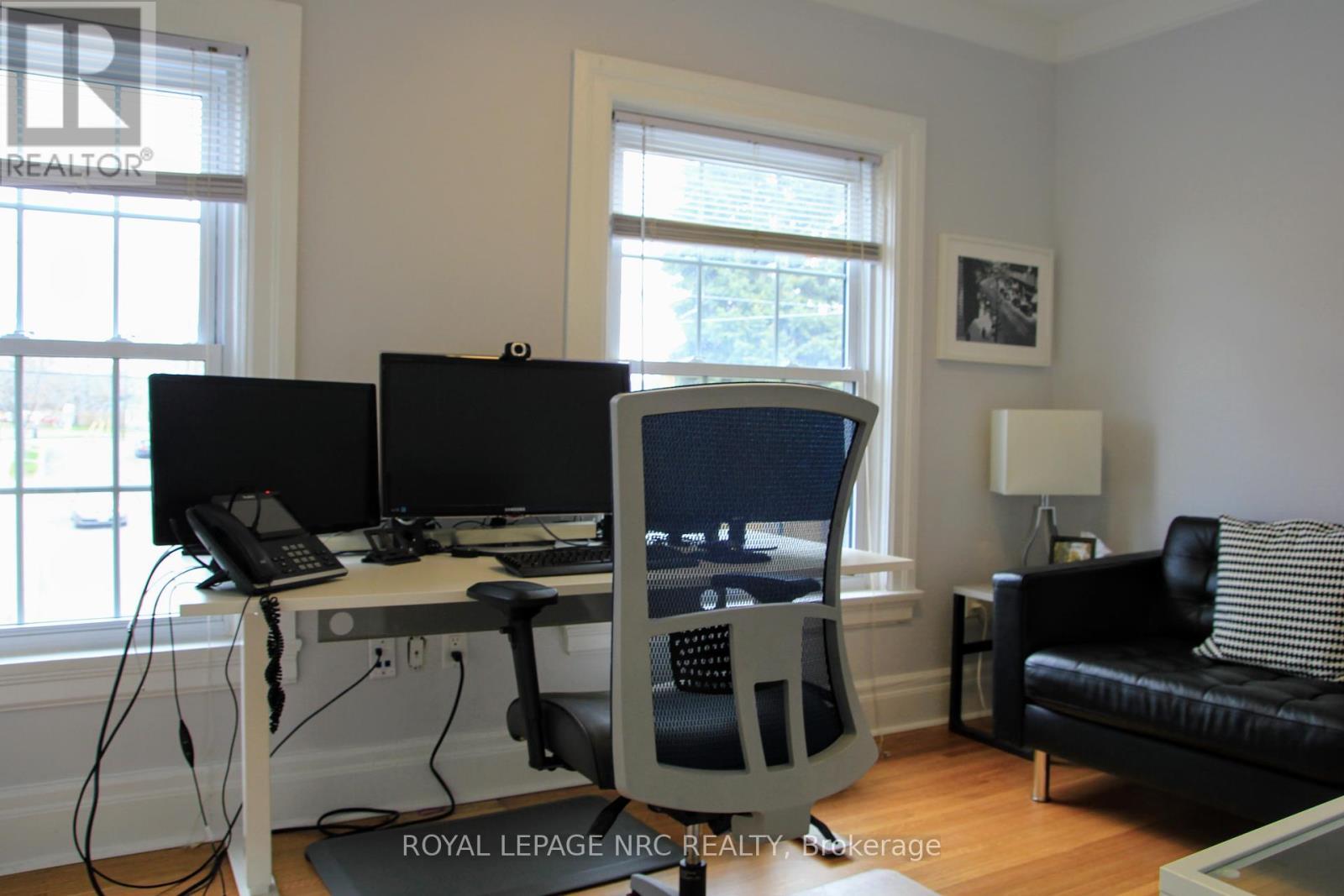 












19 COURT STREET

,
St. Catharines (Downtown),




Ontario
L2R4R5

