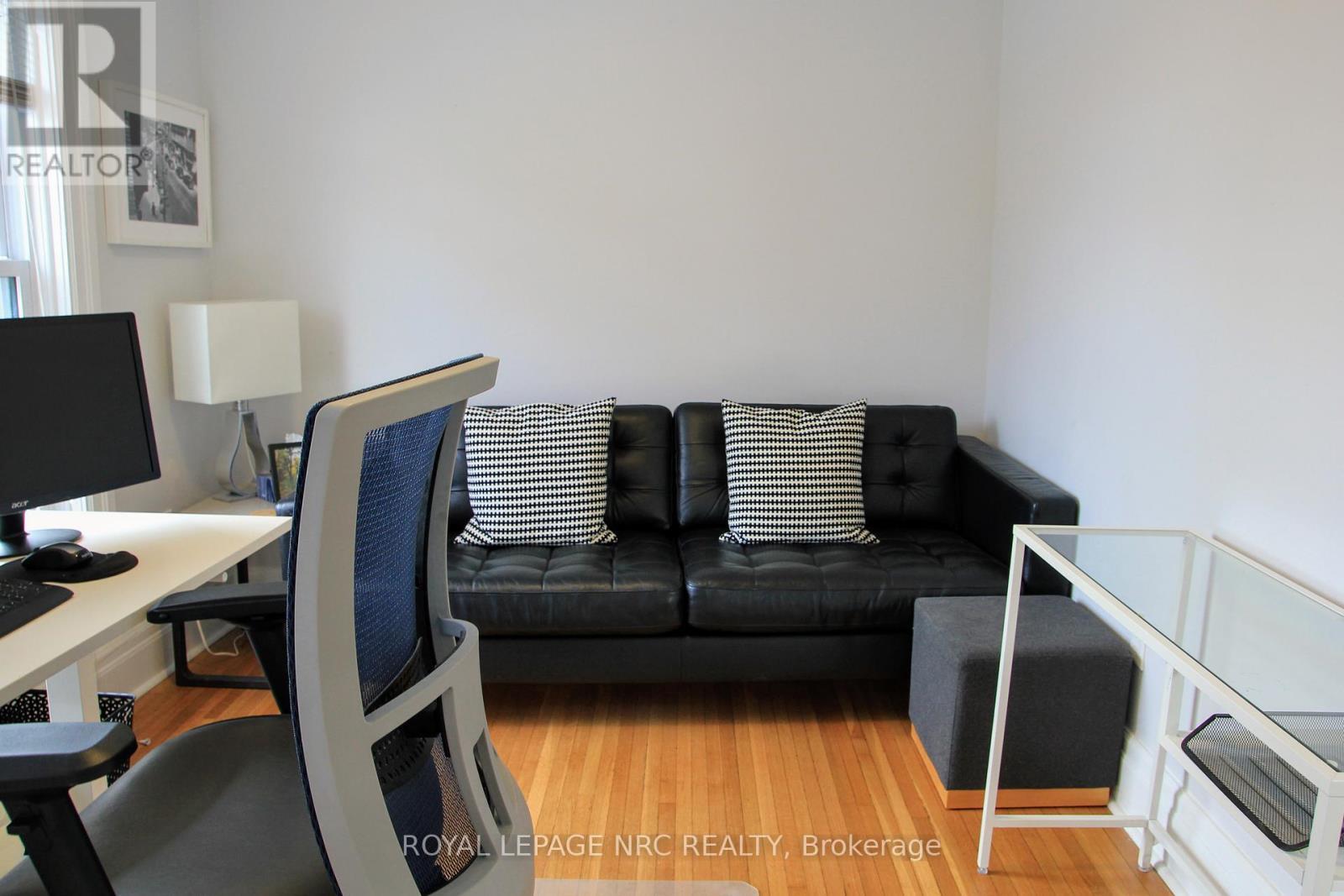 












19 COURT STREET

,
St. Catharines (Downtown),




Ontario
L2R4R5

