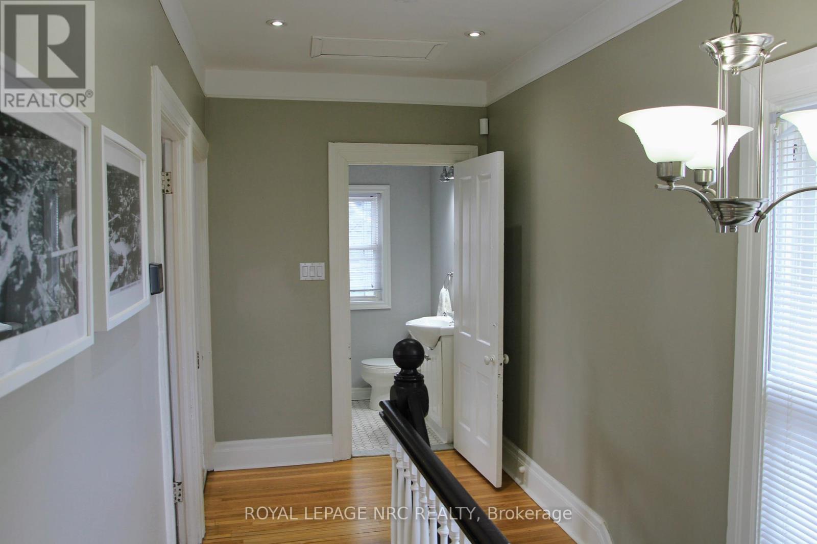 












19 COURT STREET

,
St. Catharines (Downtown),




Ontario
L2R4R5

