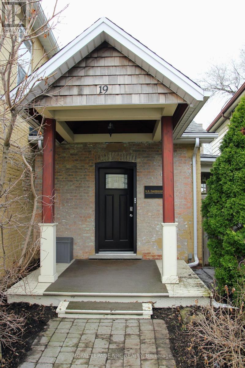 












19 COURT STREET

,
St. Catharines (Downtown),




Ontario
L2R4R5

