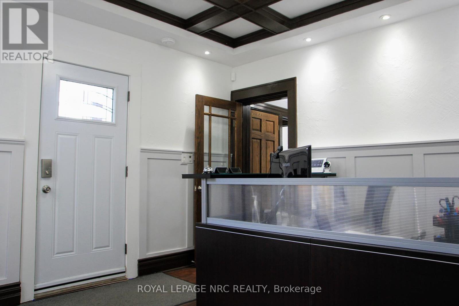 












19 COURT STREET

,
St. Catharines (Downtown),




Ontario
L2R4R5

