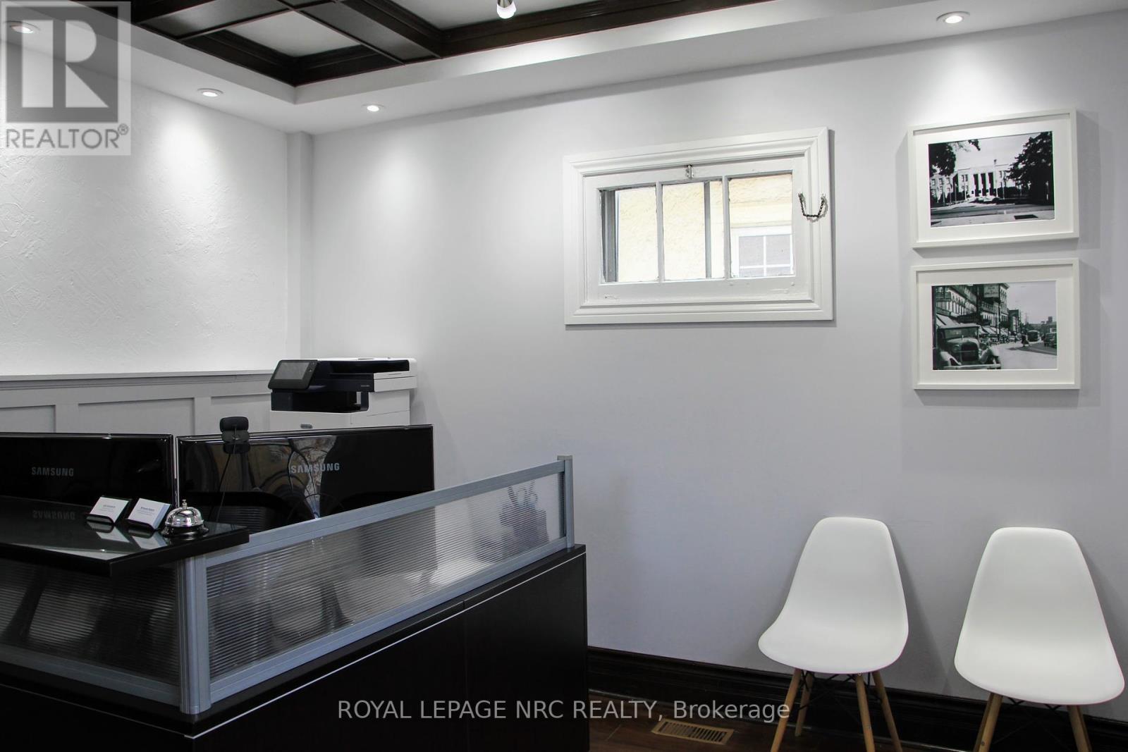 












19 COURT STREET

,
St. Catharines (Downtown),




Ontario
L2R4R5

