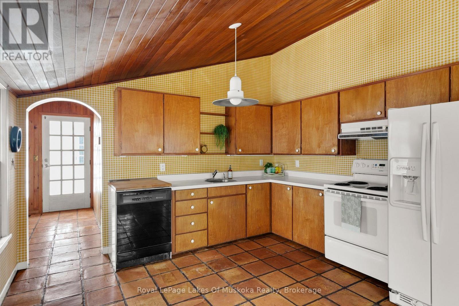 












23 FIRST STREET

,
Kawartha Lakes (Fenelon),




Ontario
K0M1N0

